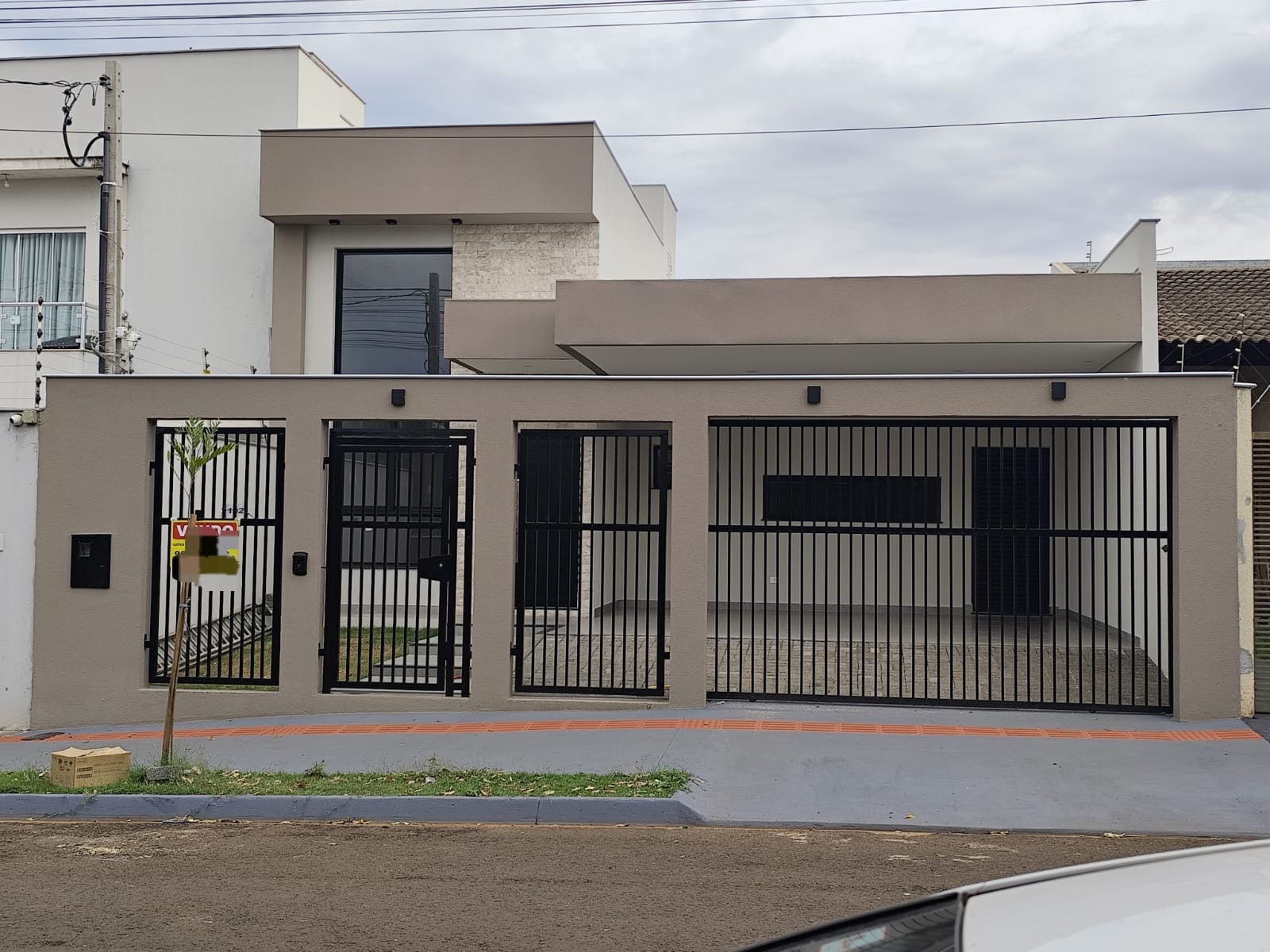 foto do anúncio Casa à venda no Jardim Chamonix, região Leste de Londrina/PR. Residência nova com 161m² de construção em terreno de 250m², pronta para morar!